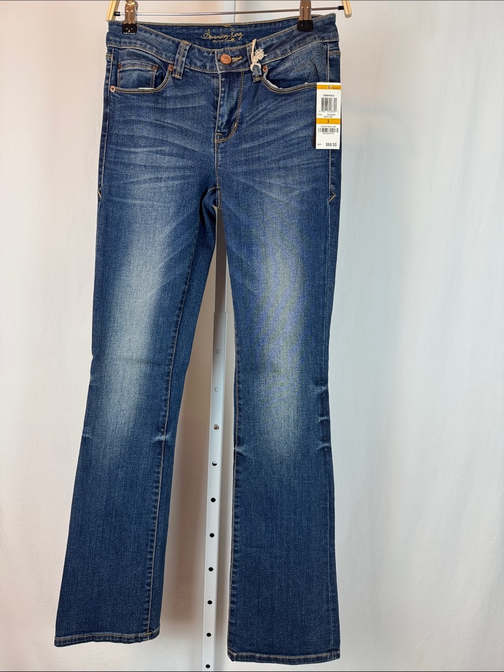 American Rag Juniors' Size 3 98% Cotton Mid-Rise Bootcut Medium Wash Denim Jeans